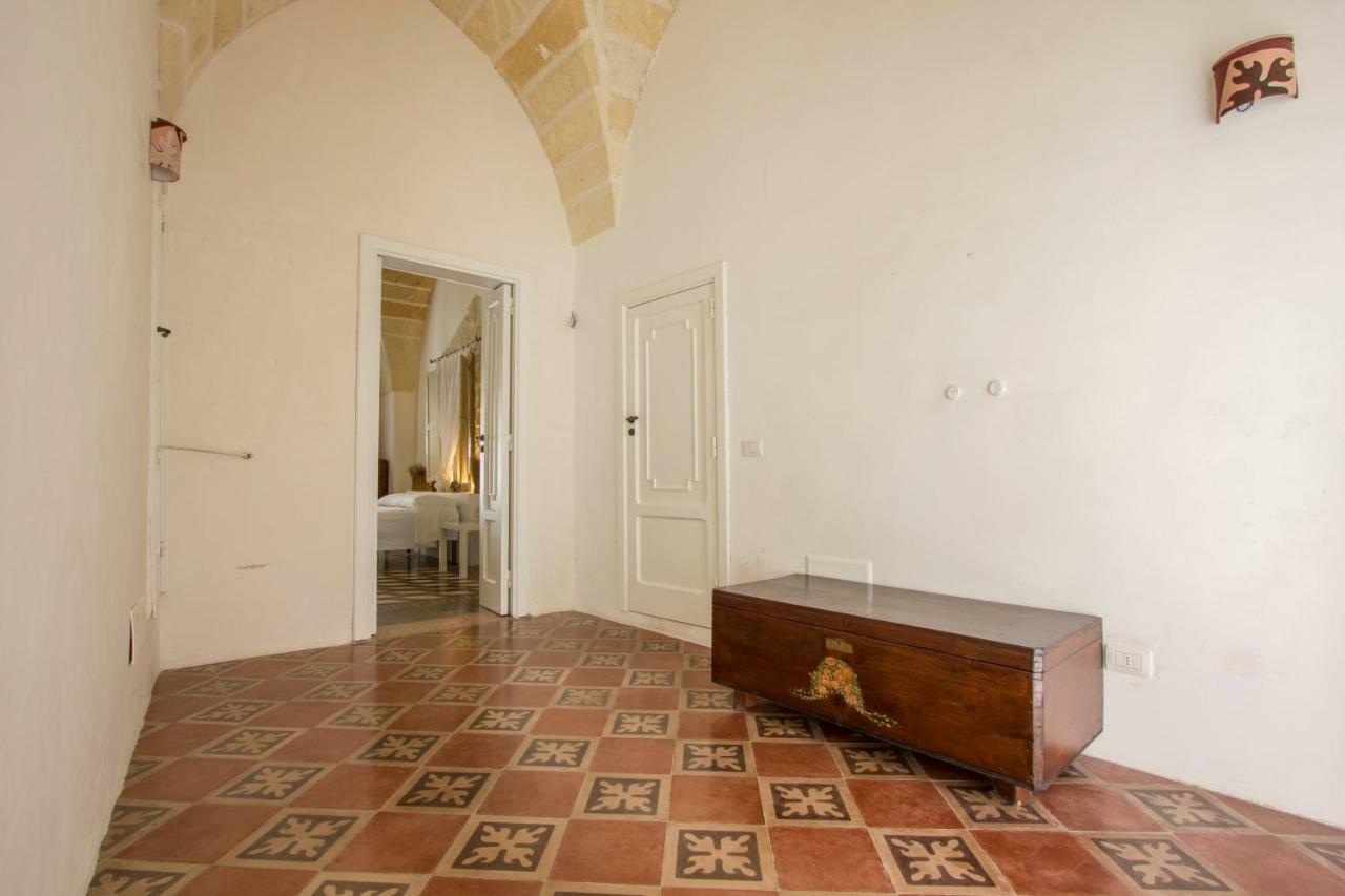 Explore The Historic City On Foot From An Old Town House Λέτσε Εξωτερικό φωτογραφία