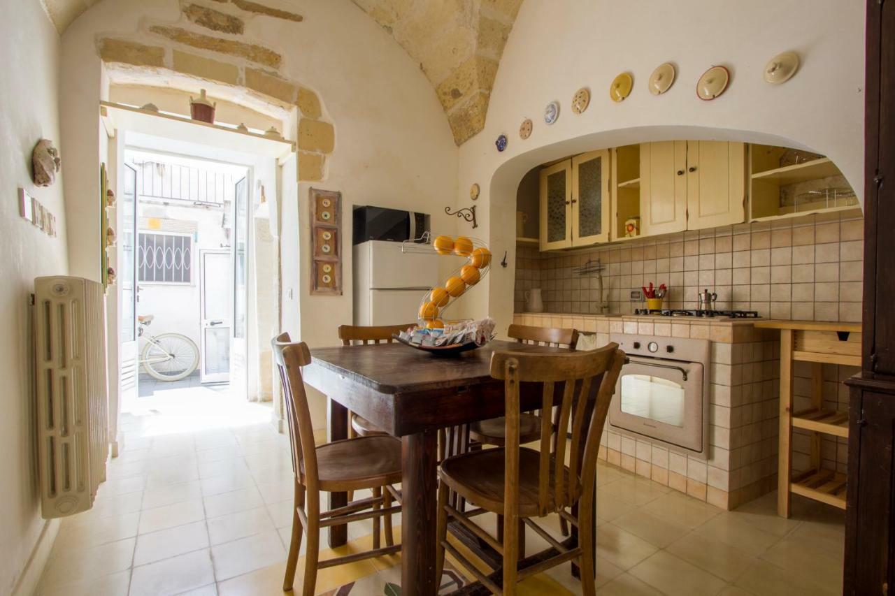 Explore The Historic City On Foot From An Old Town House Λέτσε Εξωτερικό φωτογραφία