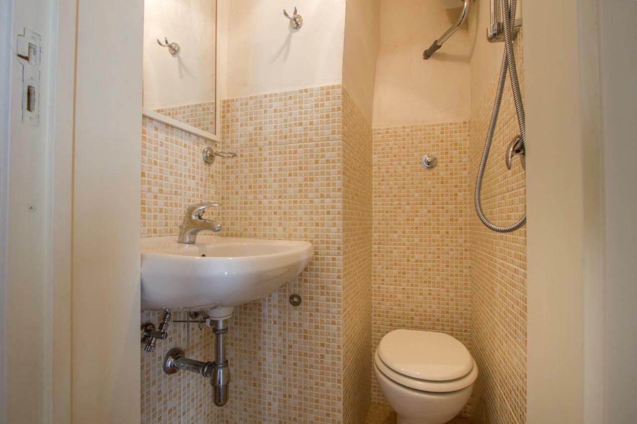 Explore The Historic City On Foot From An Old Town House Λέτσε Εξωτερικό φωτογραφία